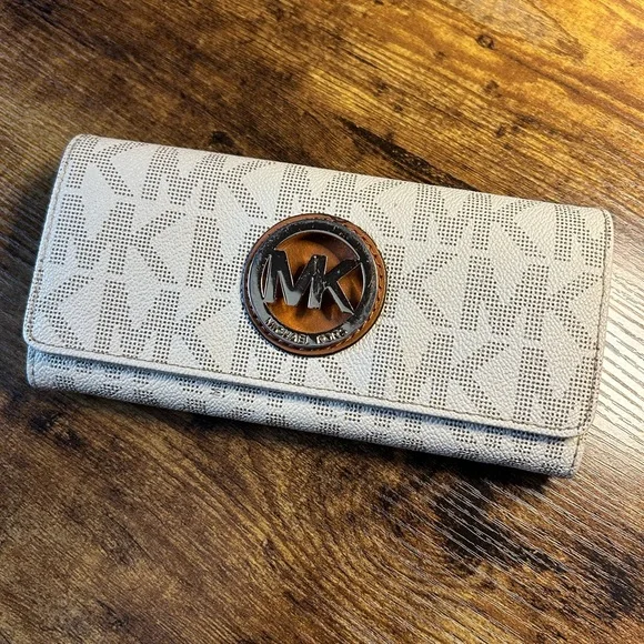 Michael Kors wallet - Picture 2 of 6